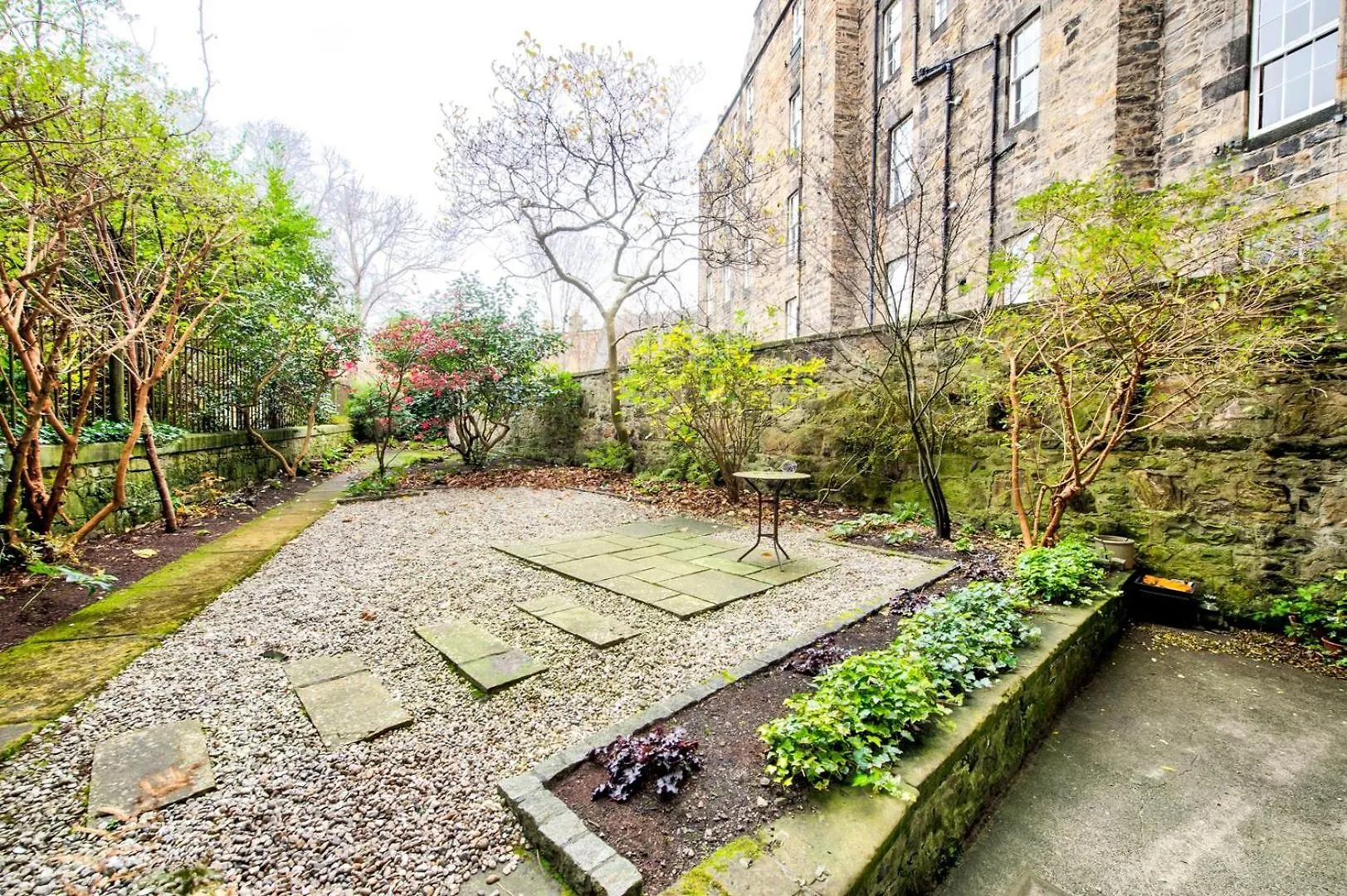 Guestready - Beautiful New Town Studio With Patio Edinburgh Apartment